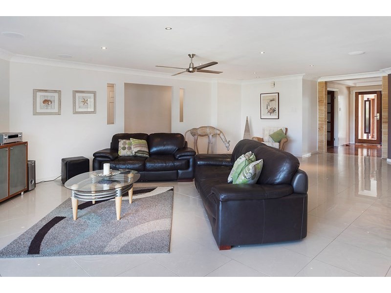 18 Cockleshell Court, Runaway Bay QLD 4216