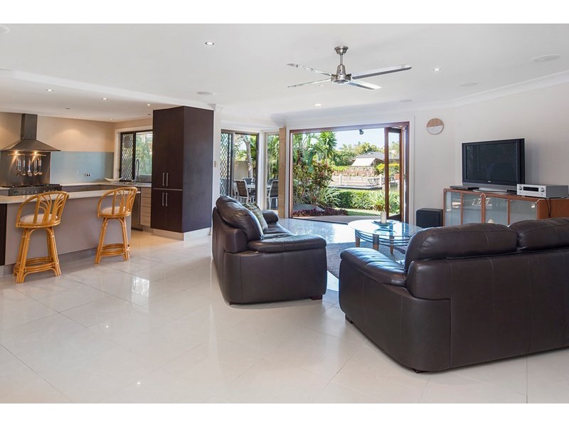 18 Cockleshell Court, Runaway Bay QLD 4216