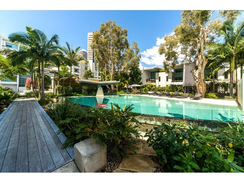 23/20 Bayview Street, Runaway Bay QLD 4216