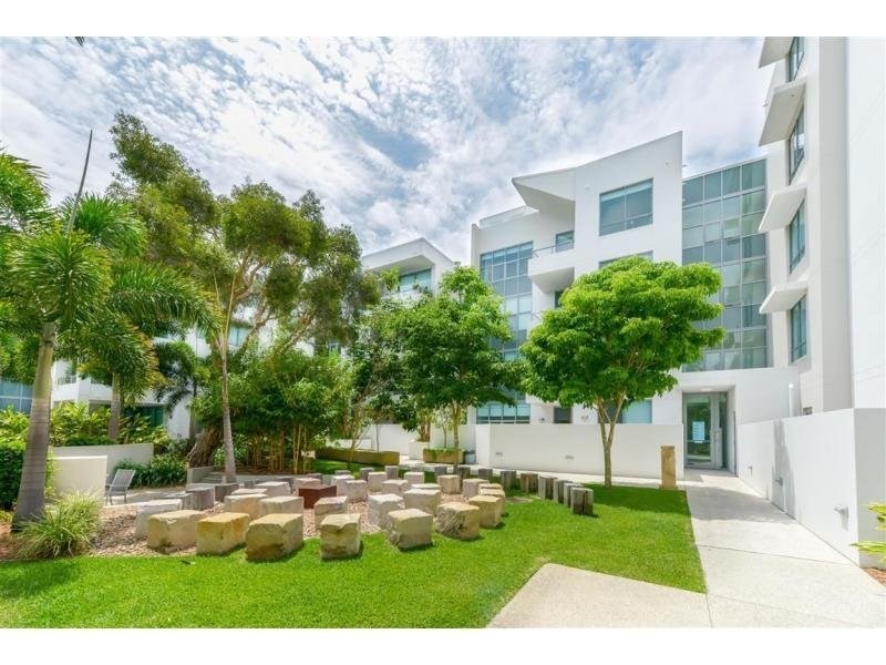 23/20 Bayview Street, Runaway Bay QLD 4216