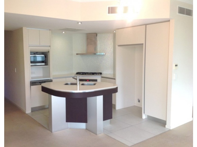 23/20 Bayview Street, Runaway Bay QLD 4216