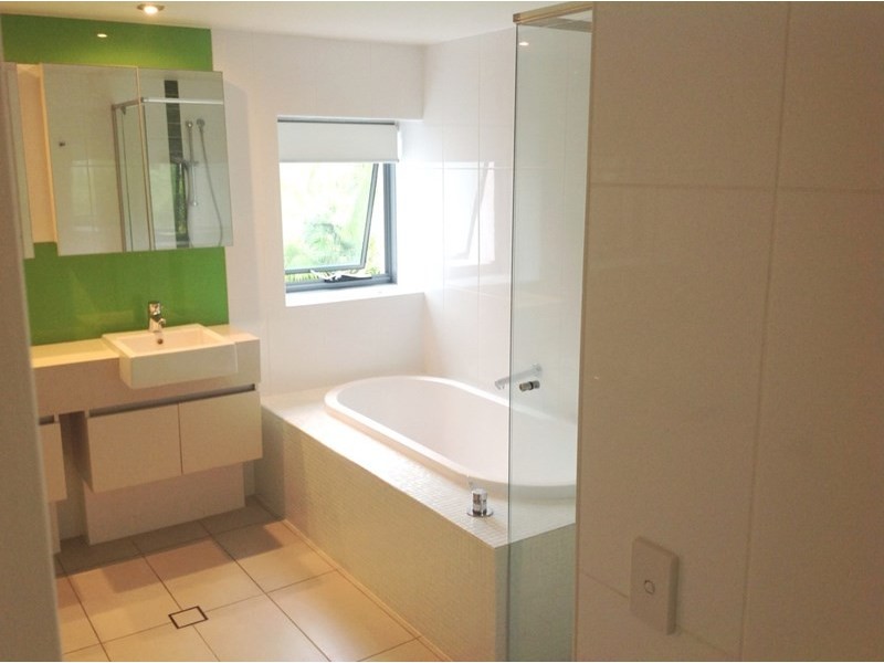 23/20 Bayview Street, Runaway Bay QLD 4216