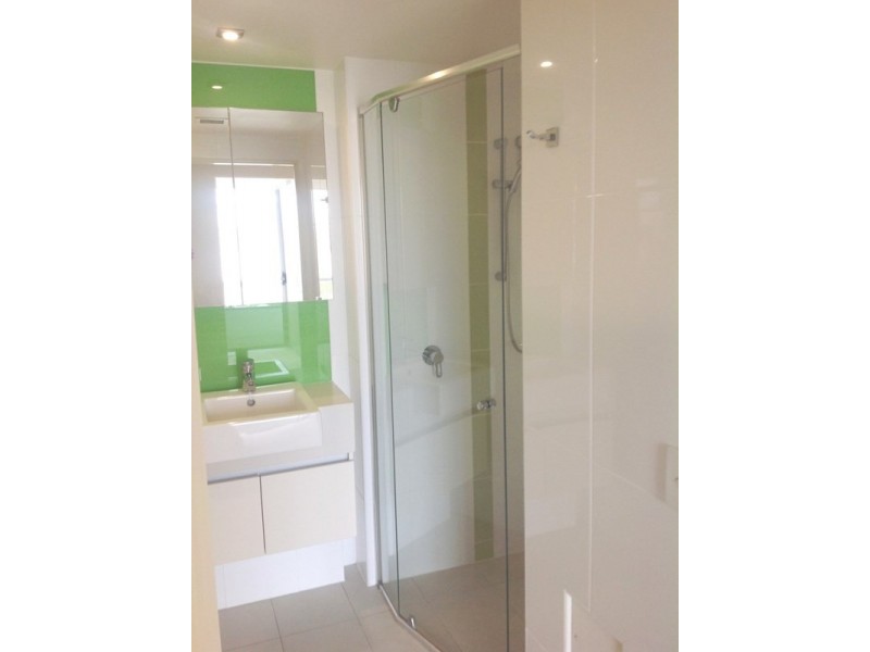 23/20 Bayview Street, Runaway Bay QLD 4216