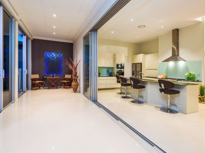 32 Knightsbridge Parade West, Sovereign Islands QLD 4216