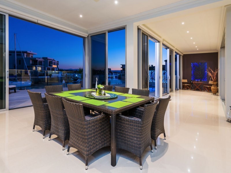 32 Knightsbridge Parade West, Sovereign Islands QLD 4216