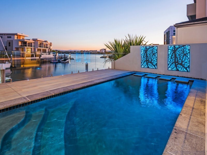 32 Knightsbridge Parade West, Sovereign Islands QLD 4216