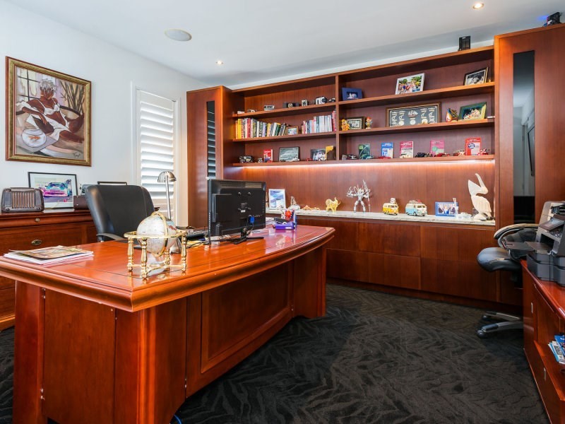 32 Knightsbridge Parade West, Sovereign Islands QLD 4216