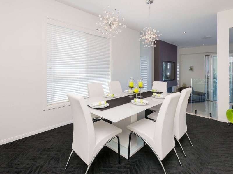 32 Knightsbridge Parade West, Sovereign Islands QLD 4216