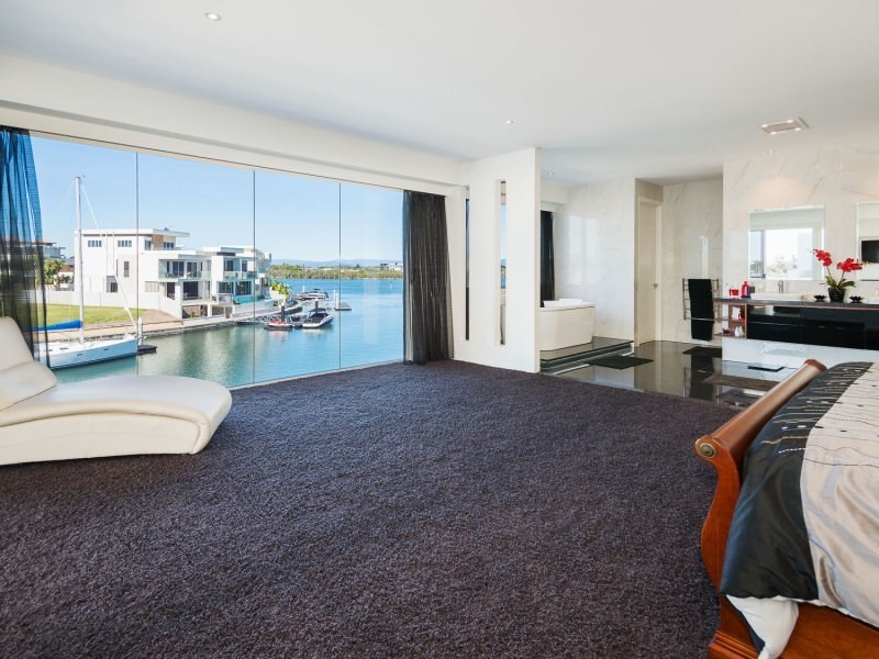 32 Knightsbridge Parade West, Sovereign Islands QLD 4216