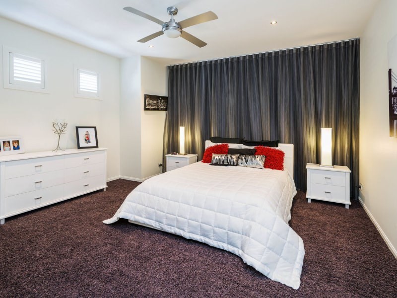 32 Knightsbridge Parade West, Sovereign Islands QLD 4216