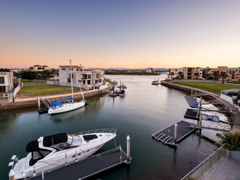 32 Knightsbridge Parade West, Sovereign Islands QLD 4216