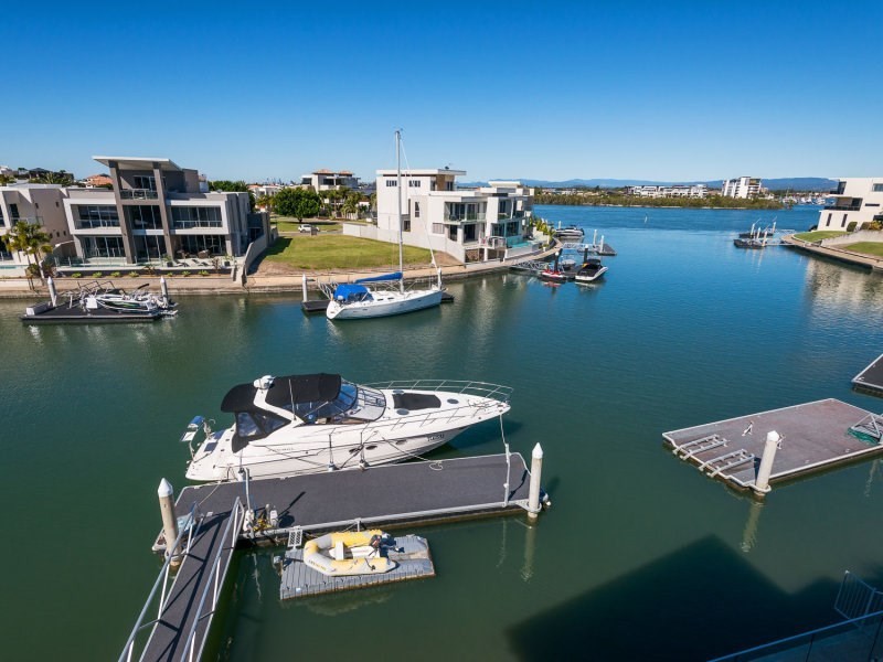 32 Knightsbridge Parade West, Sovereign Islands QLD 4216