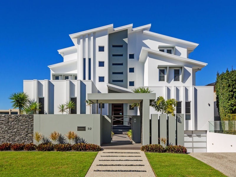 32 Knightsbridge Parade West, Sovereign Islands QLD 4216