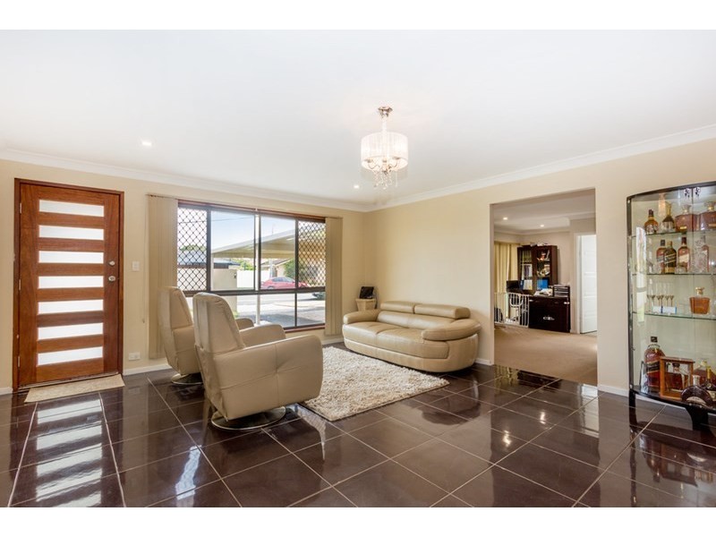 41 Poinsettia Avenue, Hollywell QLD 4216