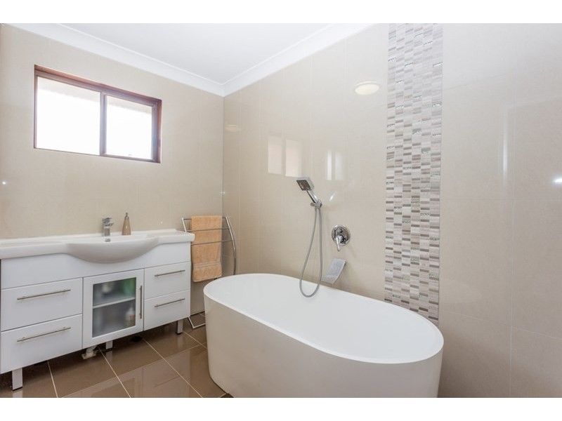 41 Poinsettia Avenue, Hollywell QLD 4216