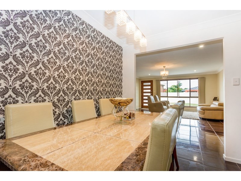 41 Poinsettia Avenue, Hollywell QLD 4216