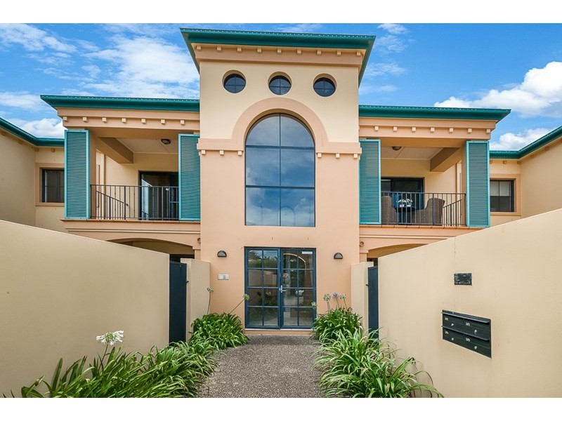 84/3275 Palladian Drive, Hope Island QLD 4212