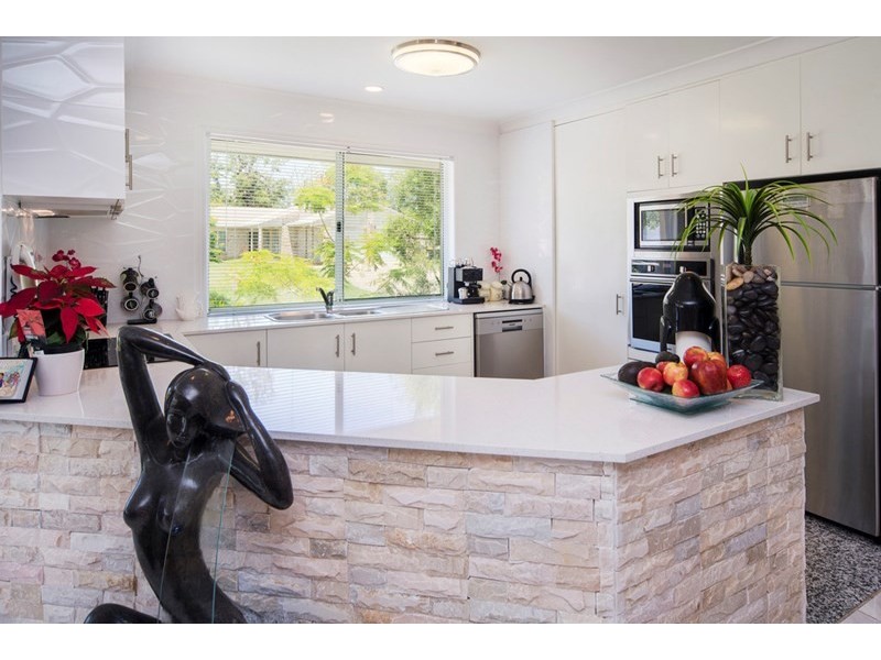 2 Camelot Crescent, Hollywell QLD 4216