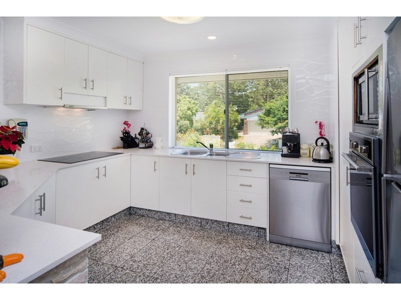 2 Camelot Crescent, Hollywell QLD 4216