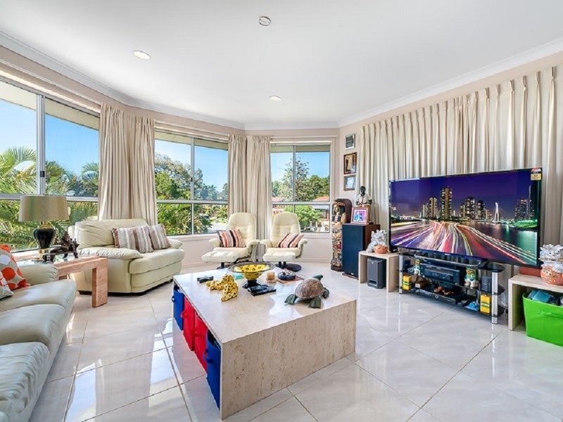 2 Camelot Crescent, Hollywell QLD 4216