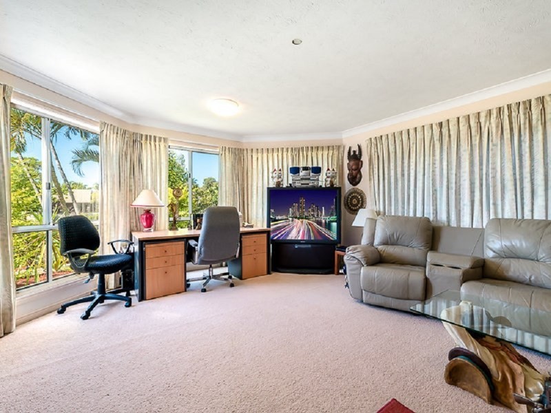 2 Camelot Crescent, Hollywell QLD 4216