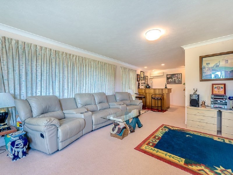 2 Camelot Crescent, Hollywell QLD 4216