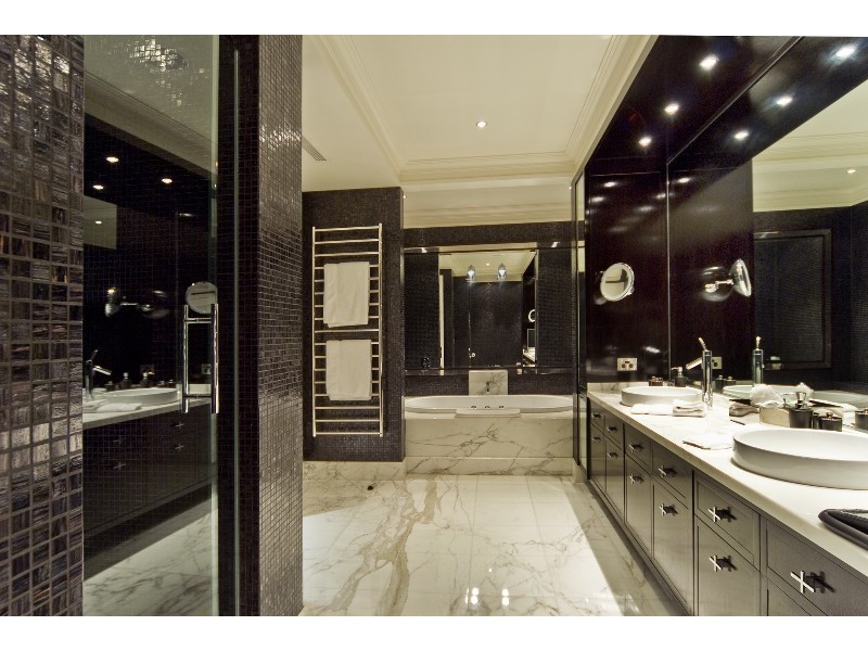 Paradise Point QLD 4216