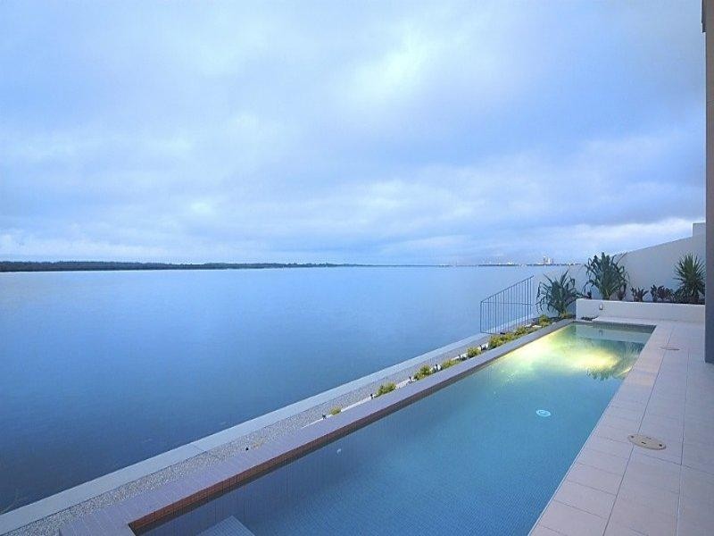 Sovereign Islands QLD 4216