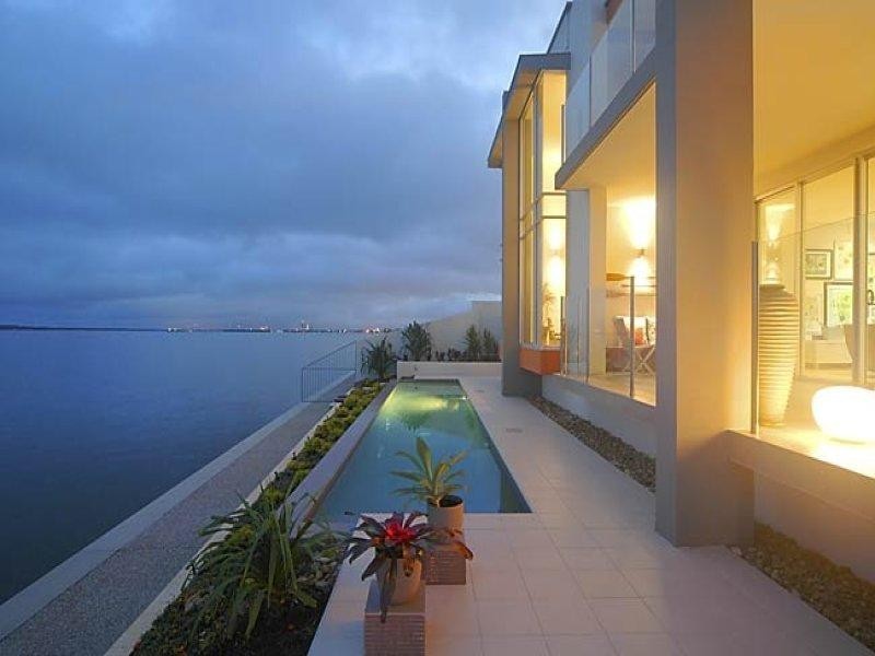 Sovereign Islands QLD 4216