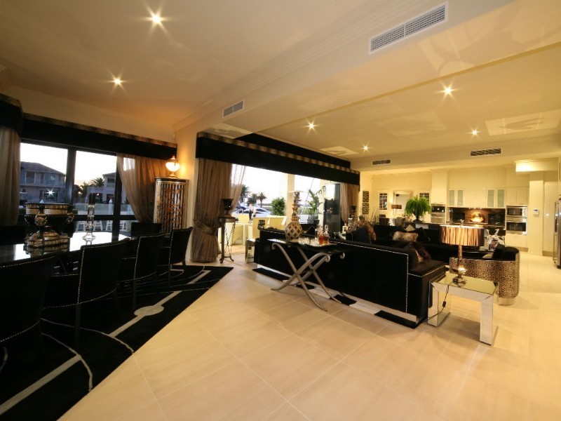 15 Hampton Court, Paradise Point QLD 4216