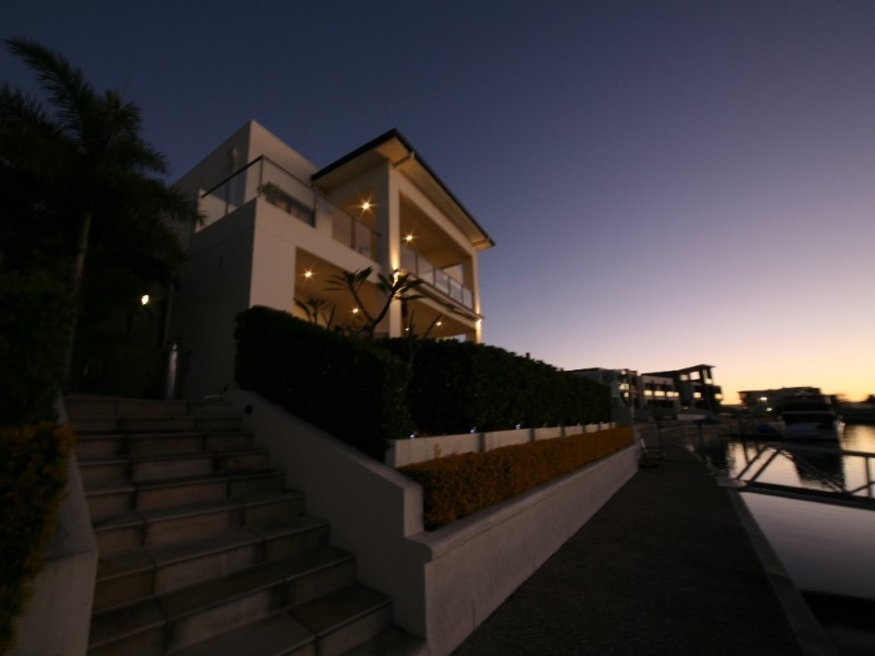 15 Hampton Court, Paradise Point QLD 4216