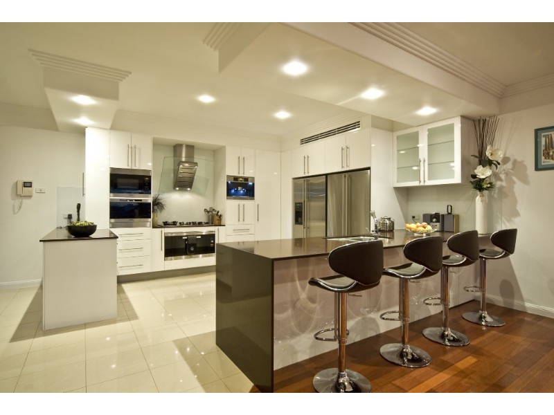 47 King Charles Drive, Paradise Point QLD 4216