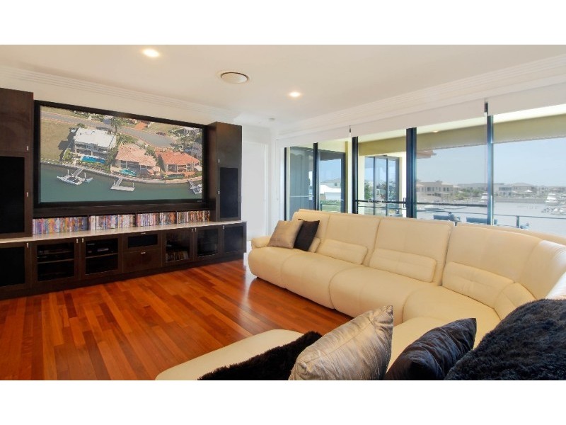 47 King Charles Drive, Paradise Point QLD 4216
