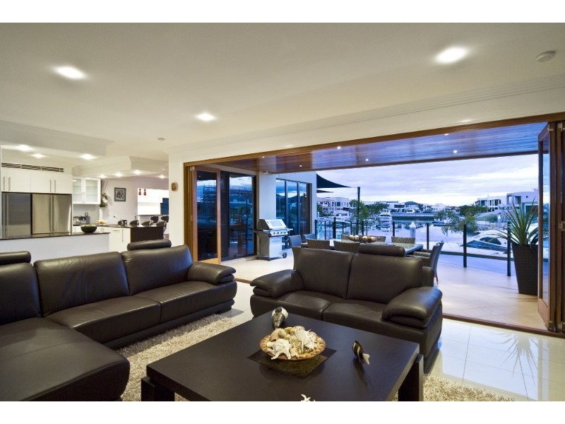 47 King Charles Drive, Paradise Point QLD 4216