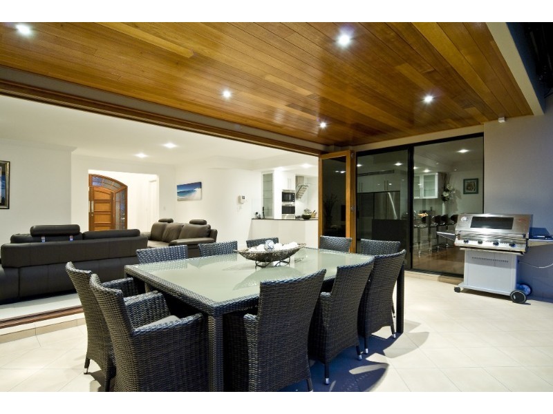 47 King Charles Drive, Paradise Point QLD 4216