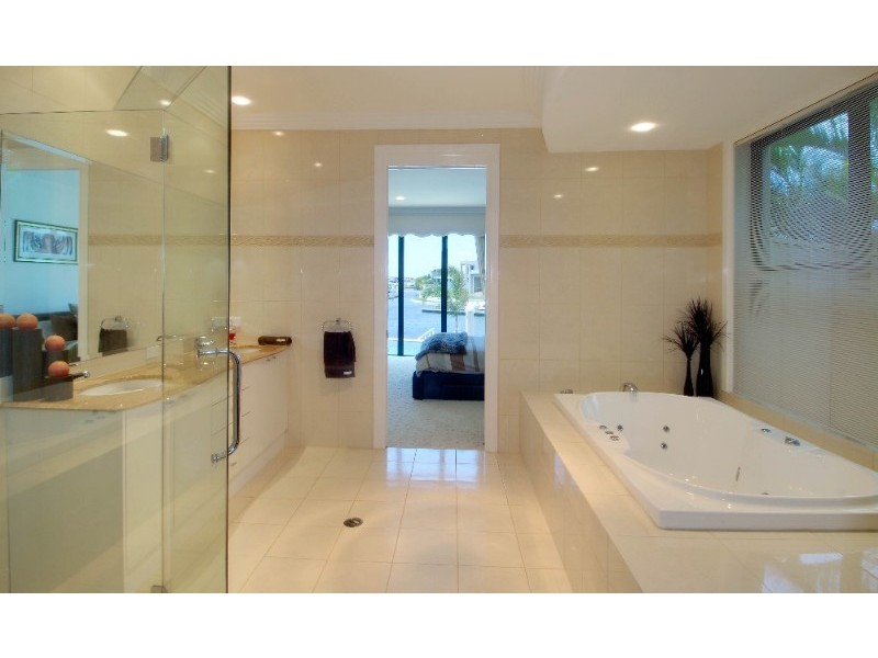 47 King Charles Drive, Paradise Point QLD 4216