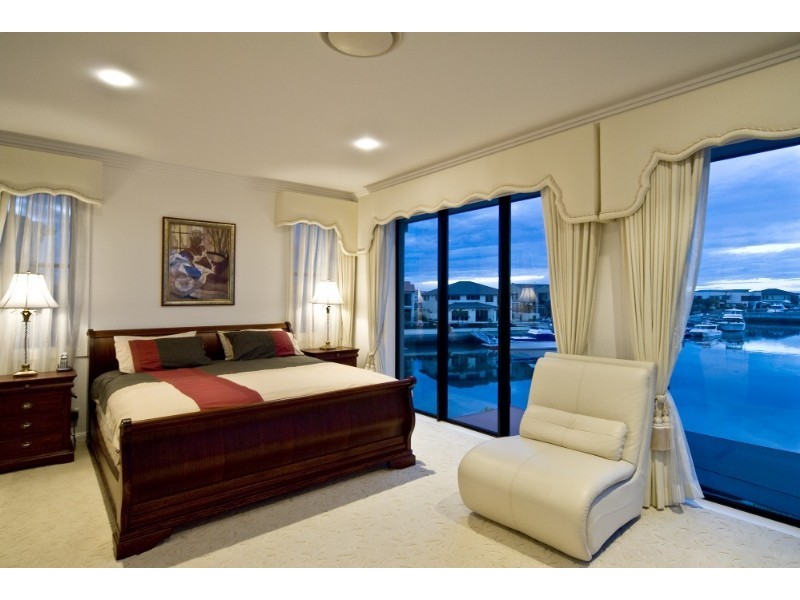 47 King Charles Drive, Paradise Point QLD 4216