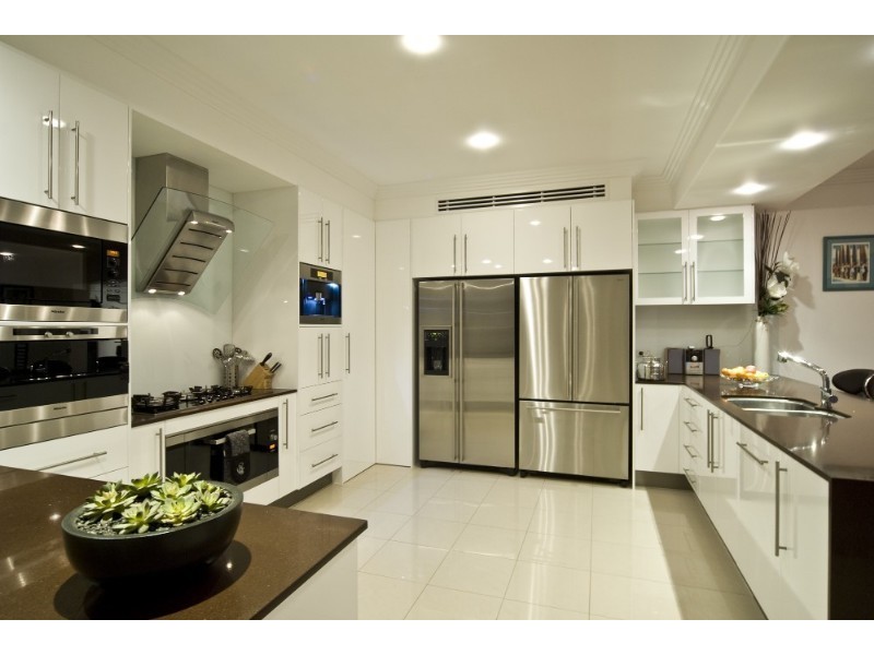 47 King Charles Drive, Paradise Point QLD 4216