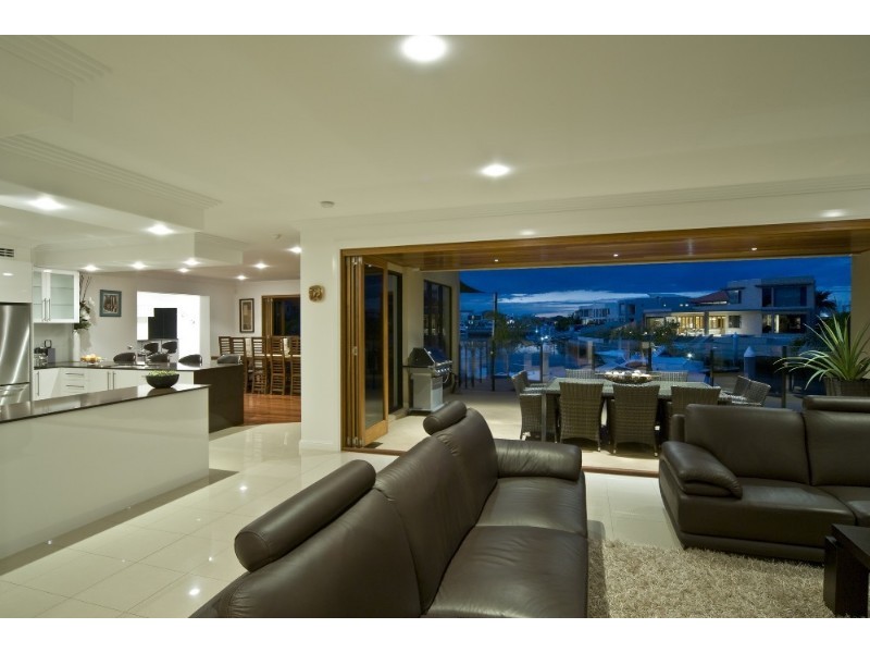 47 King Charles Drive, Paradise Point QLD 4216