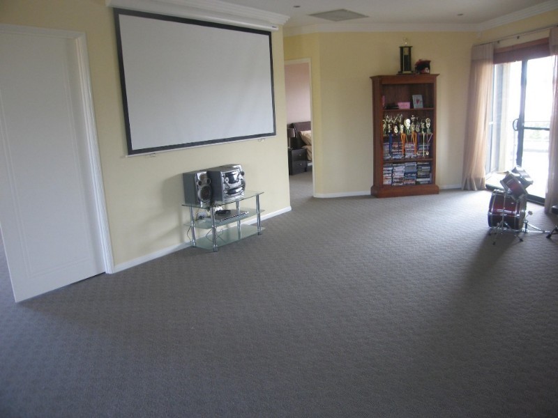 111 Pebble Beach Drive, Runaway Bay QLD 4216