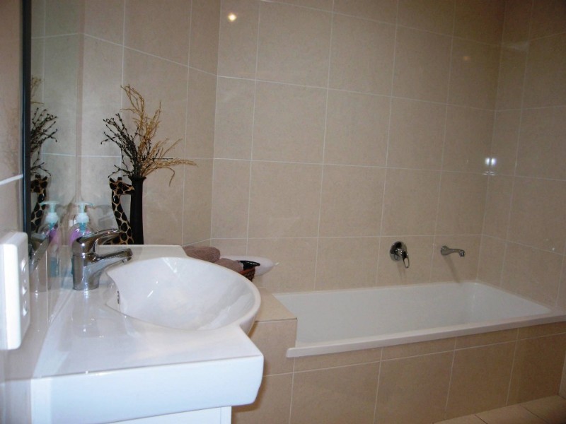 2/64 Compass Drive, Biggera Waters QLD 4216