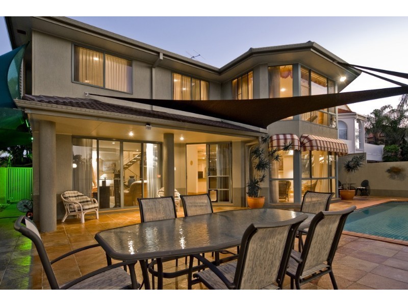 10 Folkstone Place, Runaway Bay QLD 4216