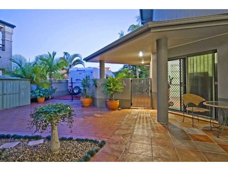10 Folkstone Place, Runaway Bay QLD 4216