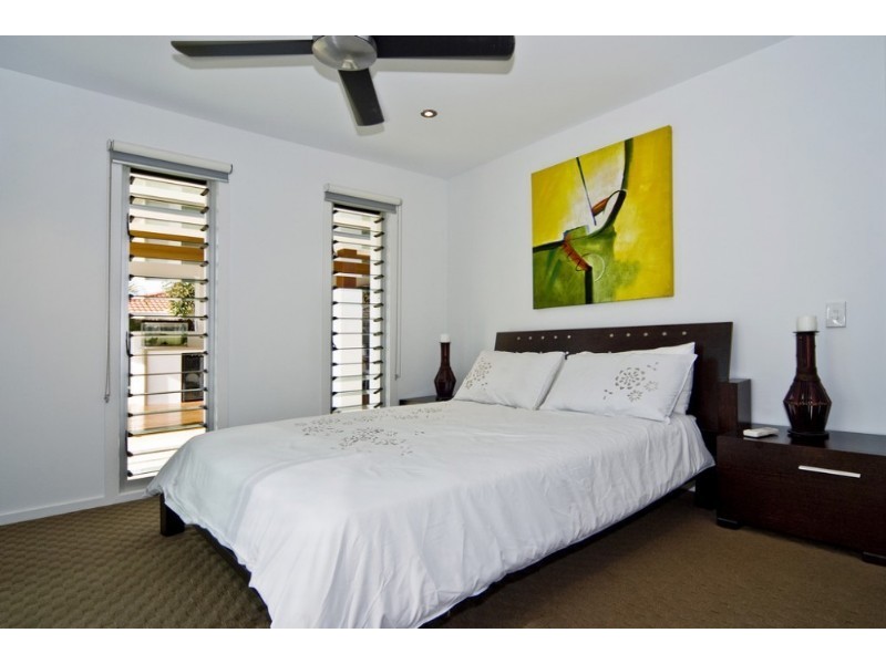 Hollywell QLD 4216