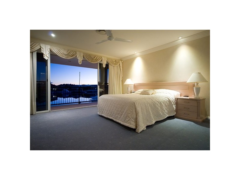 30 King Arthurs Court, Paradise Point QLD 4216