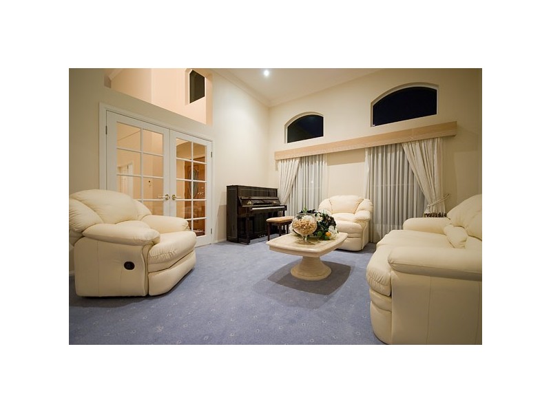 30 King Arthurs Court, Paradise Point QLD 4216