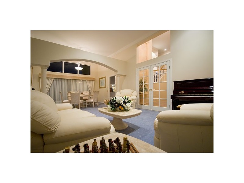 30 King Arthurs Court, Paradise Point QLD 4216