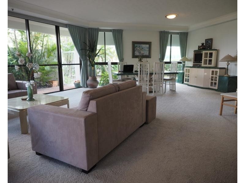 2/7 Oatland Esplanade, Runaway Bay QLD 4216