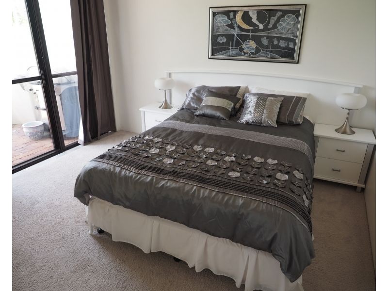 2/7 Oatland Esplanade, Runaway Bay QLD 4216