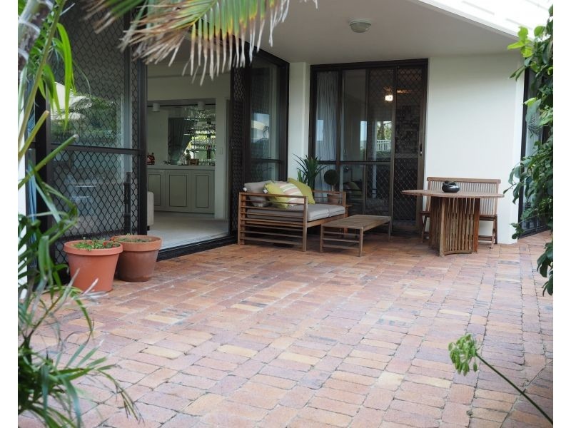 2/7 Oatland Esplanade, Runaway Bay QLD 4216